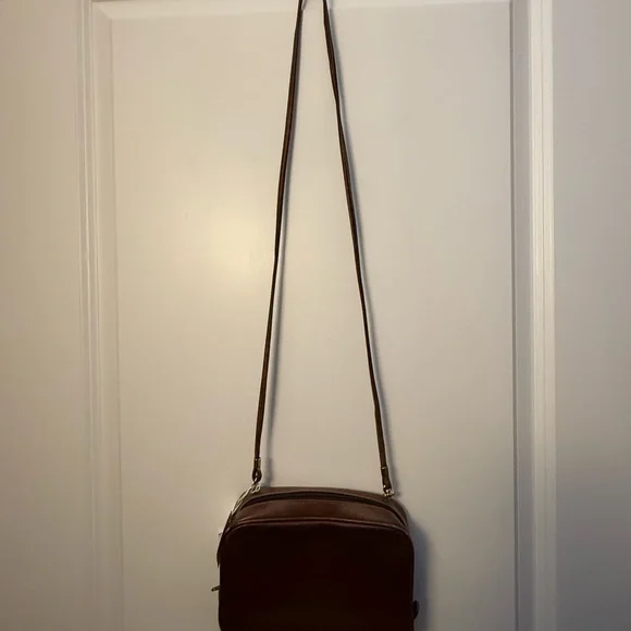 Gucci Elegant Brown Leather Crossbody Bag